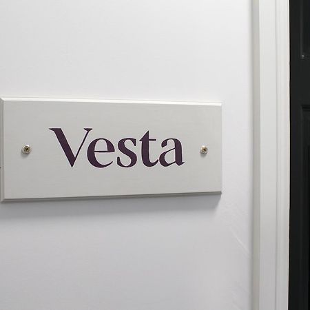 Vesta Central Bath Apartment Exterior photo